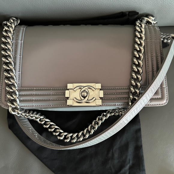 Chanel Boy Medium - Picture 15 of 16